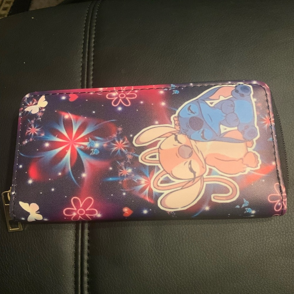 NWOT stitch black king wallet